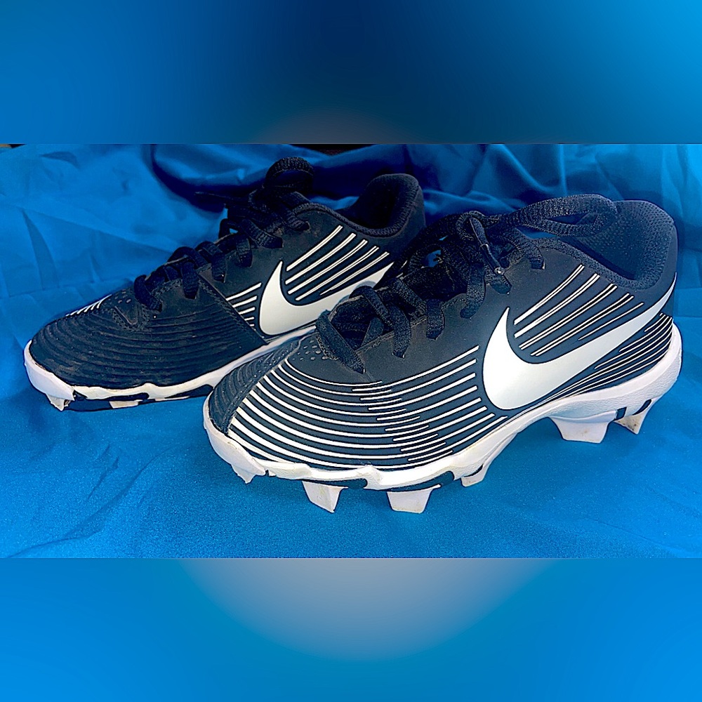 Nike Fast Flex Softball/Baseball Cleats AO7938-001 Size 1Y